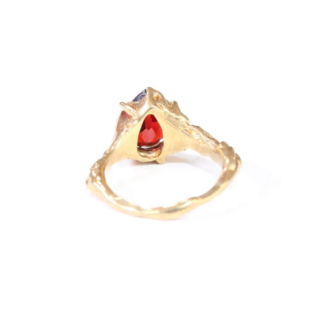 14 Karat Gold Cin Ring with Garnet