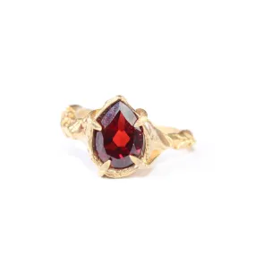 14 Karat Gold Cin Ring with Garnet