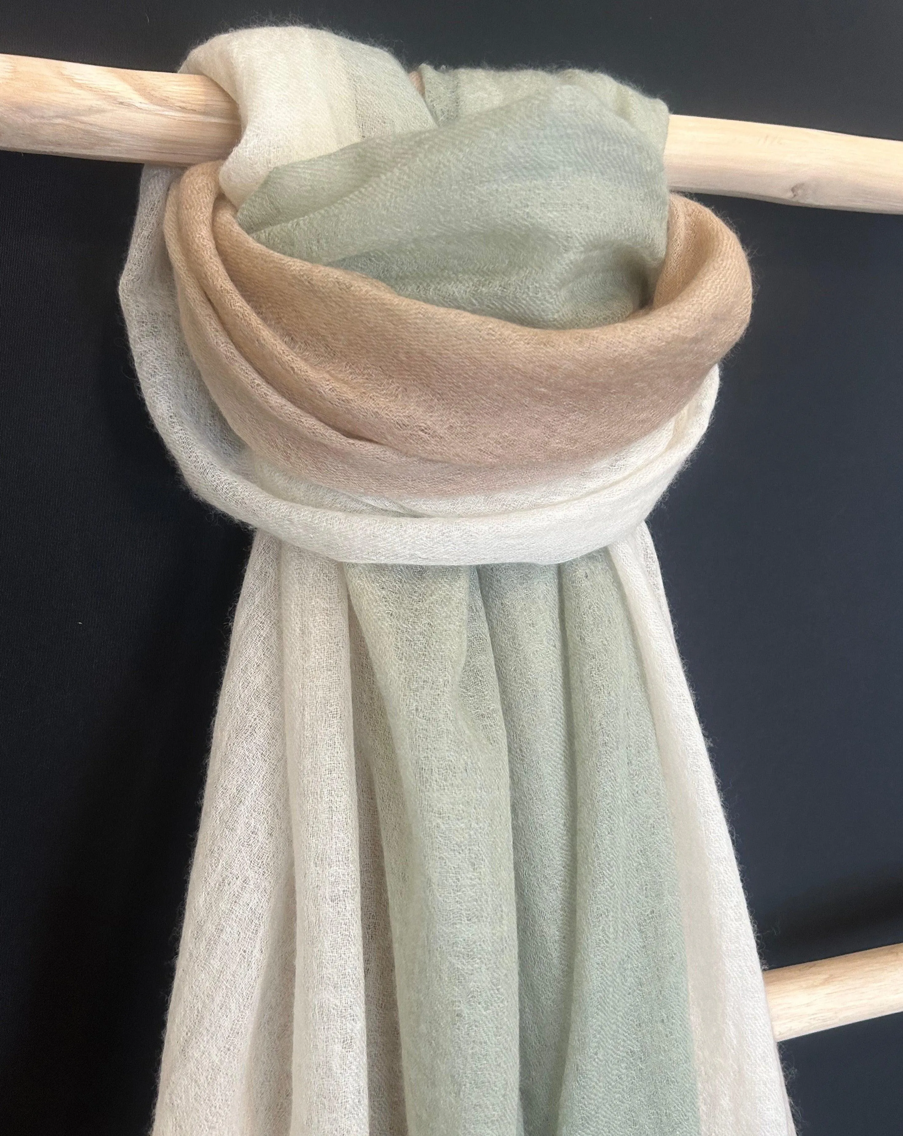 PURE CASHMERE GRADUATED COLOUR WRAP