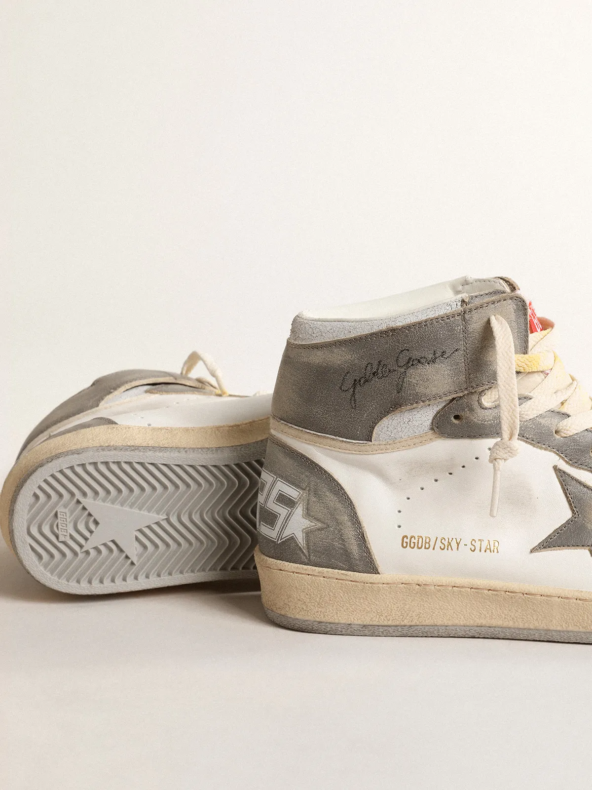 Sky-Star in white nappa leather with faded gray leather inserts