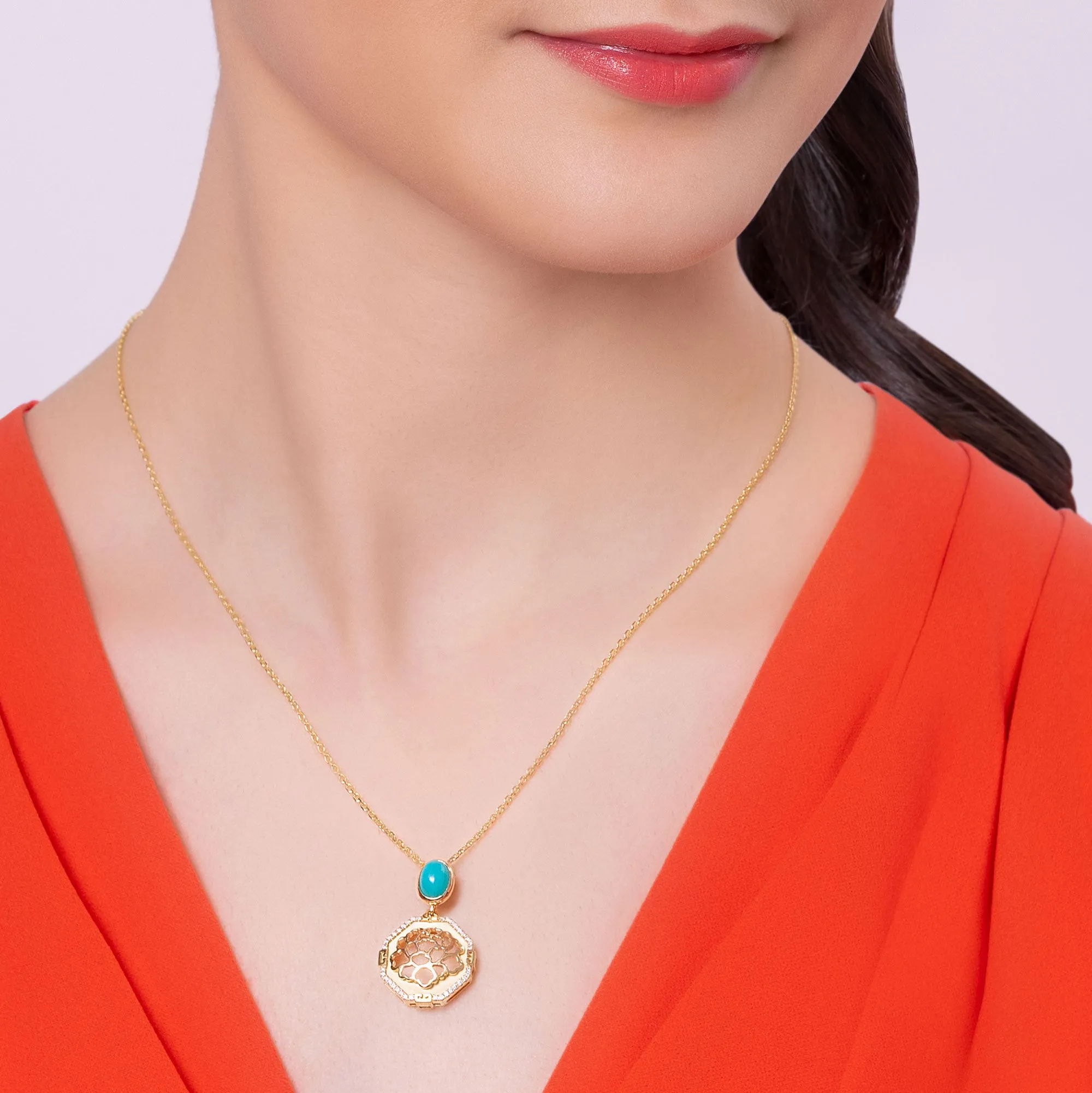 The Tang Elegance Necklace 18kt Yellow Gold with Blue Chalcedony